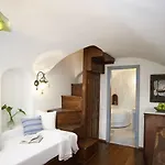 1864 The Sea Captain's House Oia
