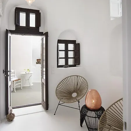1864 The Sea Captain's House * Oia (Santorini)