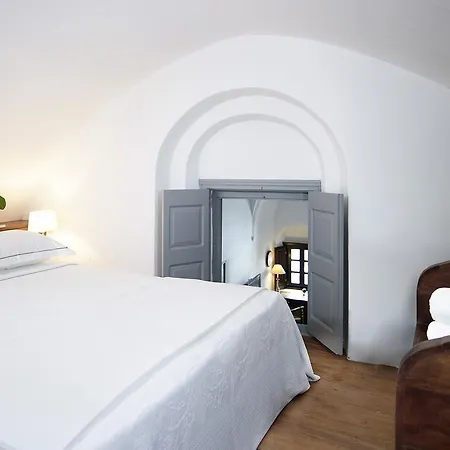 1864 The Sea Captain's House Oia (Santorini)