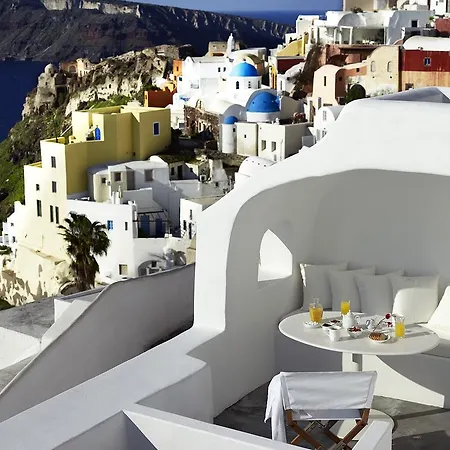 1864 The Sea Captain's House * Oia (Santorini)