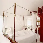 1864 The Sea Captain's House אויה