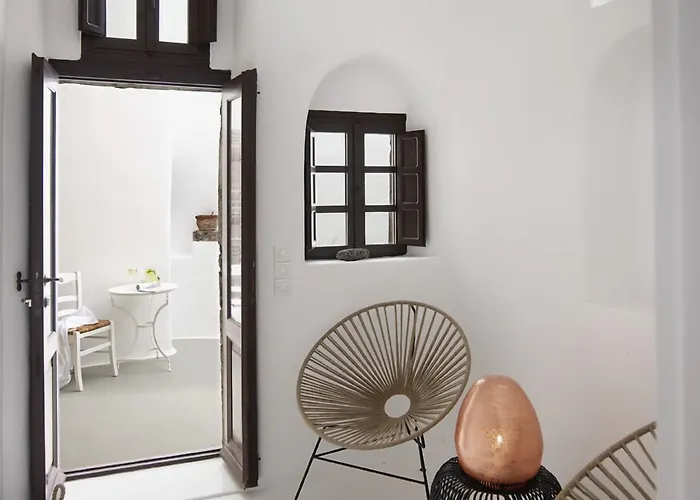 1864 The Sea Captain's House * Oia