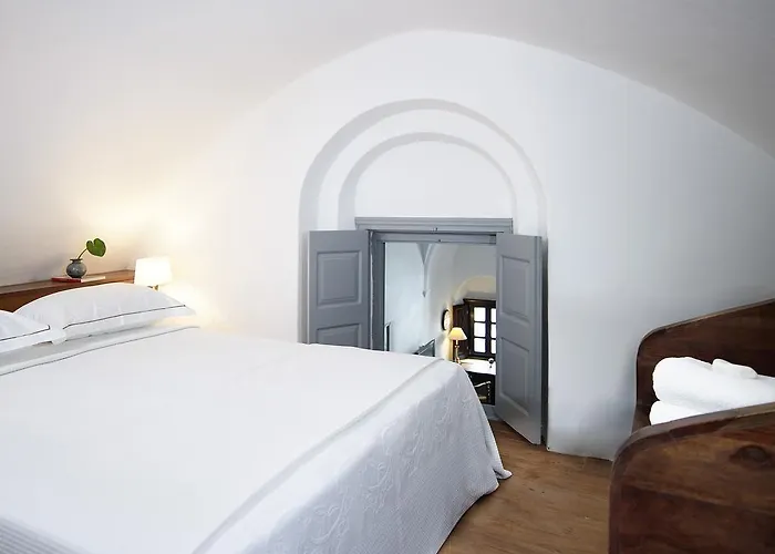 1864 The Sea Captain's House Oia