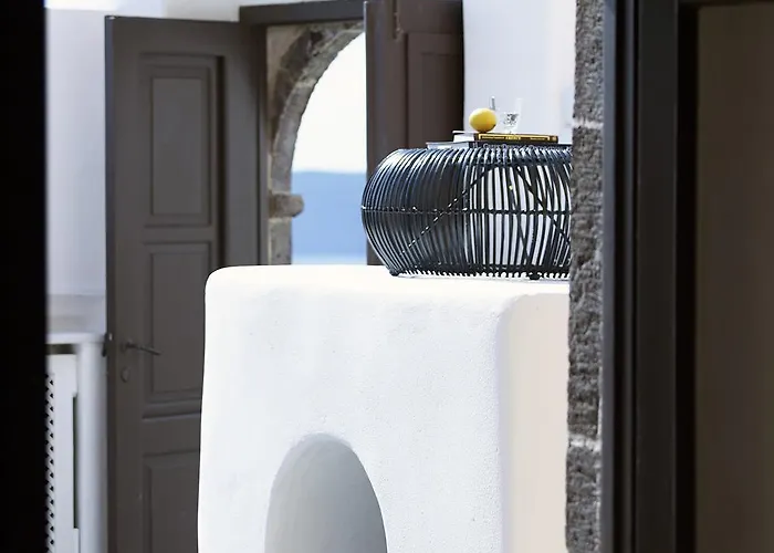 1864 The Sea Captain's House * Oia