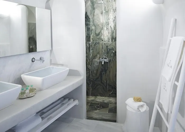 1864 The Sea Captain's House * Oia