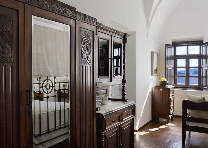 1864 The Sea Captain's House * Oia